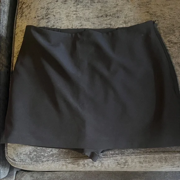 Express Elegant Black Skirt - Picture 1 of 3